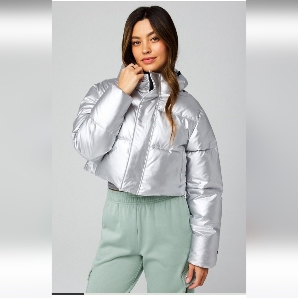 Fabletics Essential Cropped Hooded Puffer Jacket Sz XL Silver Shine